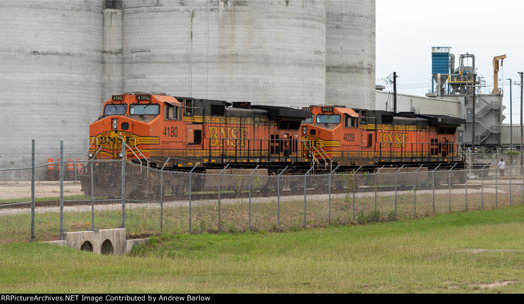 BNSF Dash 9s at the Port